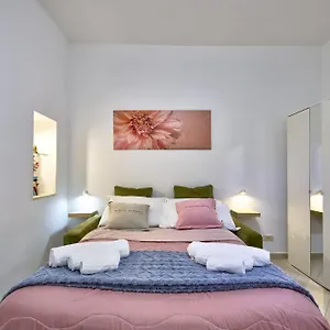 https://apt-camillas-house-450-meters-from-the-metro-station.it-romehotels.com